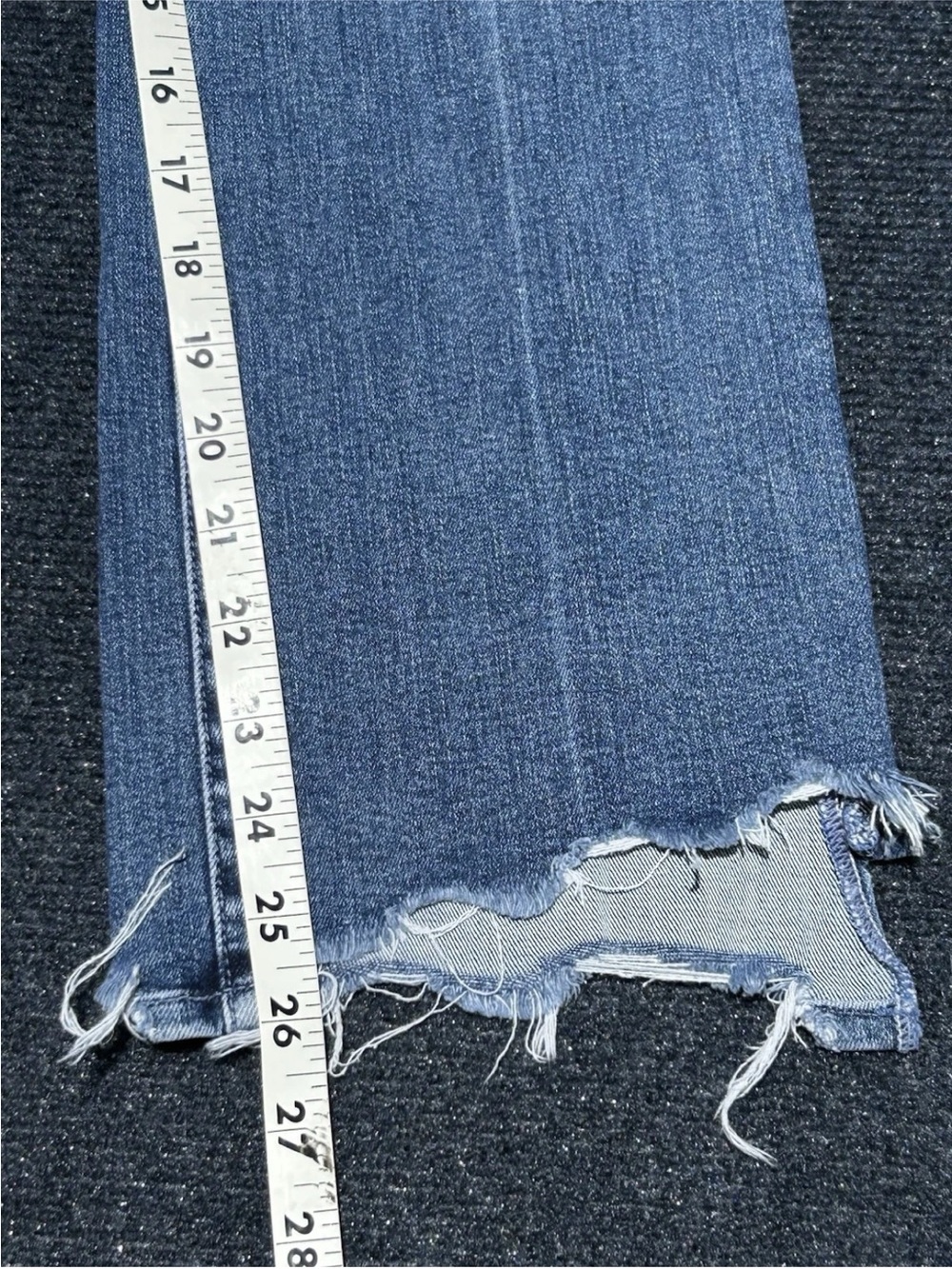 MOTHER The Insider Crop Step Chew Distressed Jeans in Dancing on Coals Size 30 - Picture 13 of 16